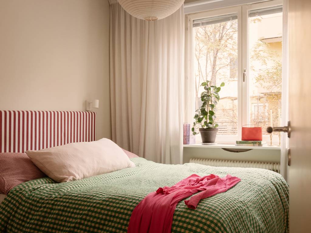 chambre avec placard appartement 44m2 décoration scandinave vintage et colorée chambre avec placard appartement 44m2 décoration scandinave vintage et colorée