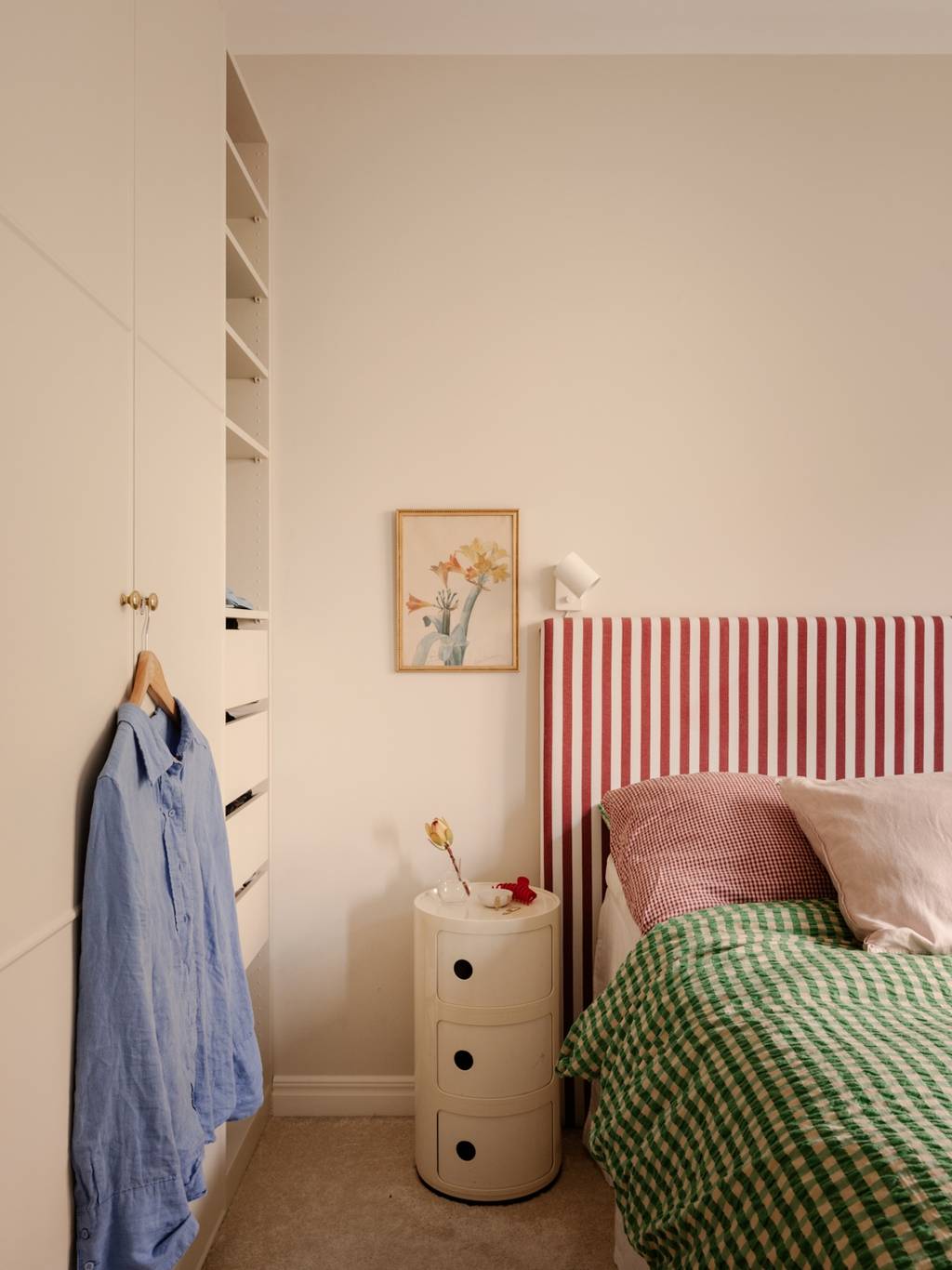 chambre avec placard appartement 44m2 décoration scandinave vintage et colorée chambre avec placard appartement 44m2 décoration scandinave vintage et colorée