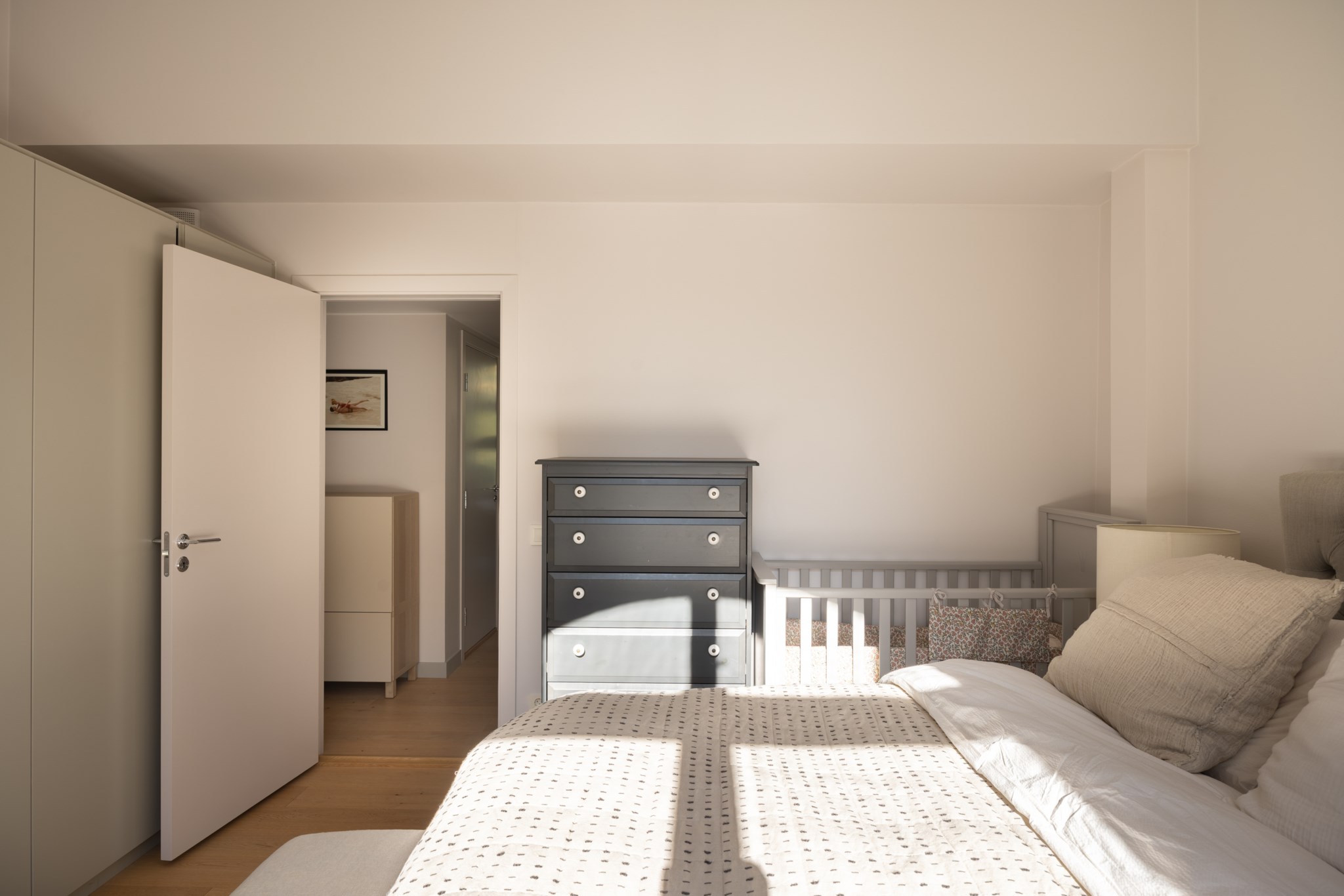 chambre avec placard appartement 122m2 décoration beige et scandinave chambre avec placard appartement 122m2 décoration beige et scandinave