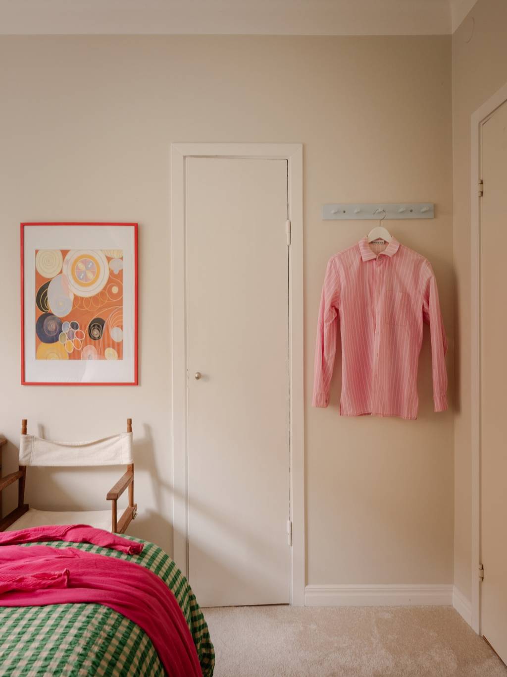 chambre avec placard appartement 44m2 décoration scandinave vintage et colorée chambre avec placard appartement 44m2 décoration scandinave vintage et colorée
