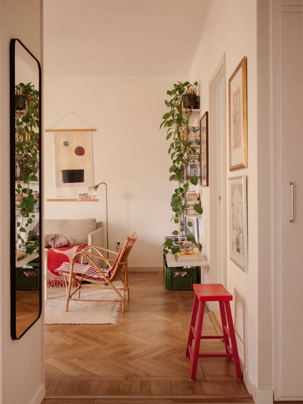 entrée appartement 44m2 décoration scandinave vintage et colorée entrée appartement 44m2 décoration scandinave vintage et colorée