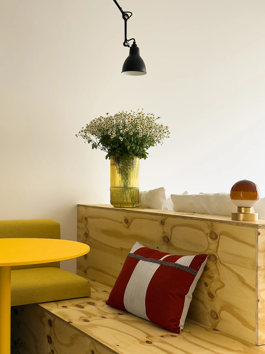 lit podium et espace repas studio 30m2 lit podium et espace repas studio 30m2