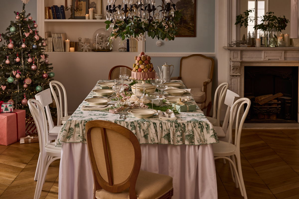 salle à manger Mondial Tissus Noël rose et verte salle à manger Mondial Tissus Noël rose et verte