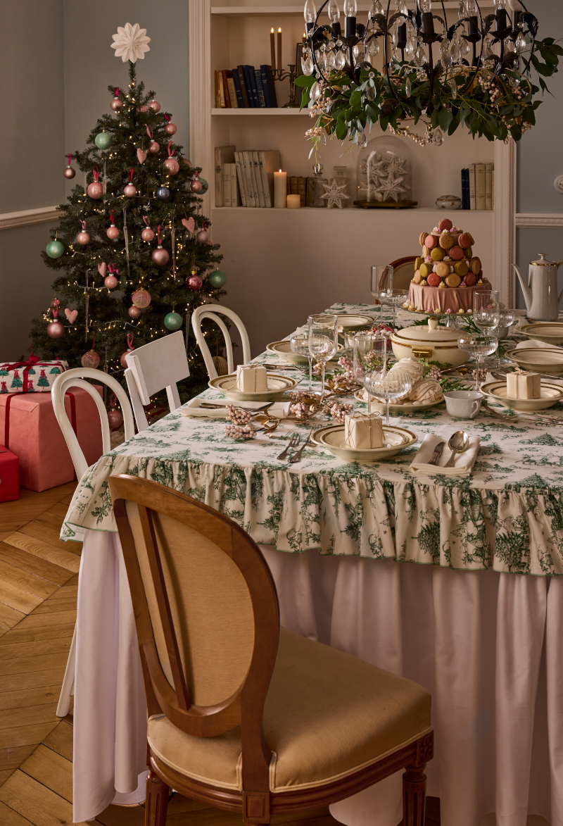 salle à manger Mondial Tissus Noël rose et verte salle à manger Mondial Tissus Noël rose et verte