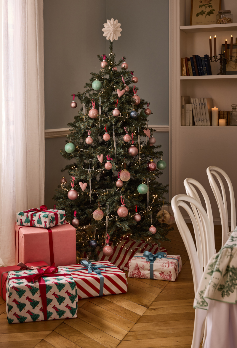 sapin décoration rose et verte sapin décoration rose et verte