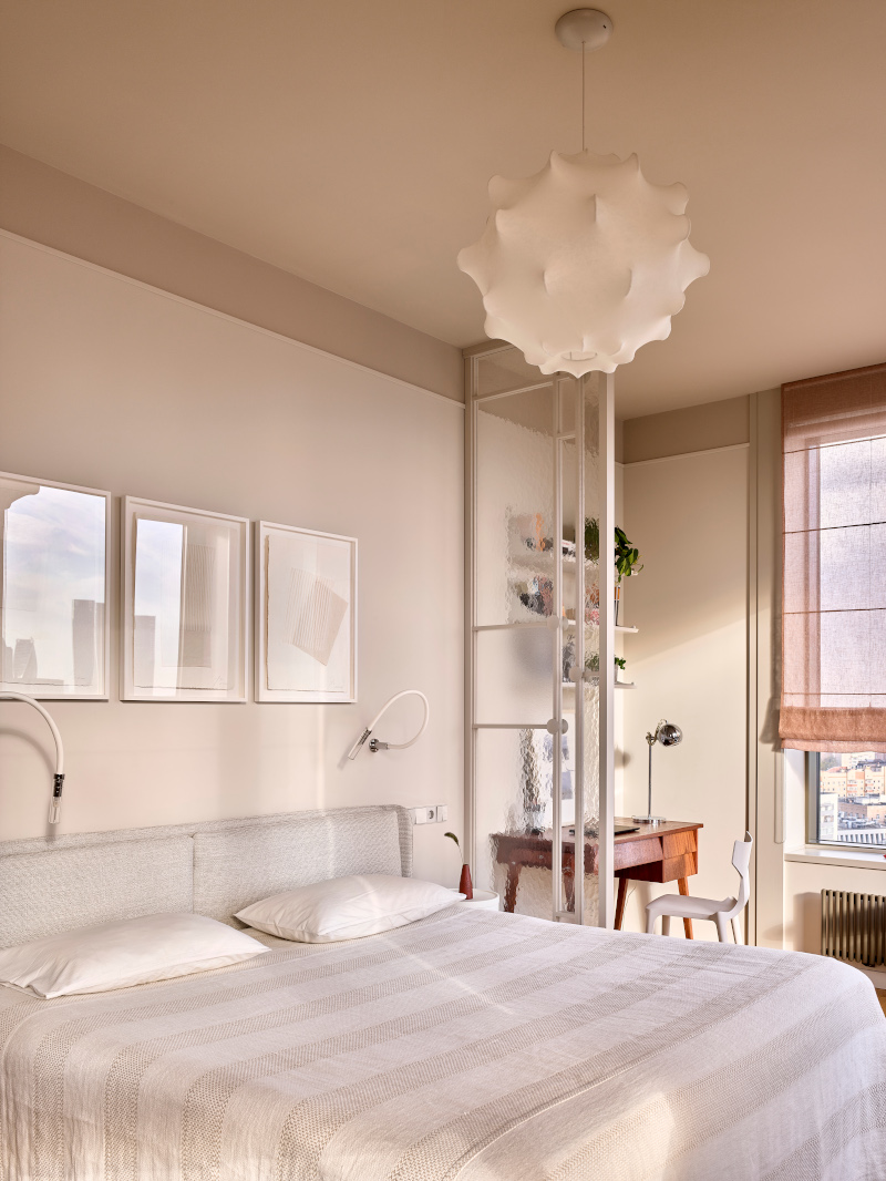 chambre avec espace bureau