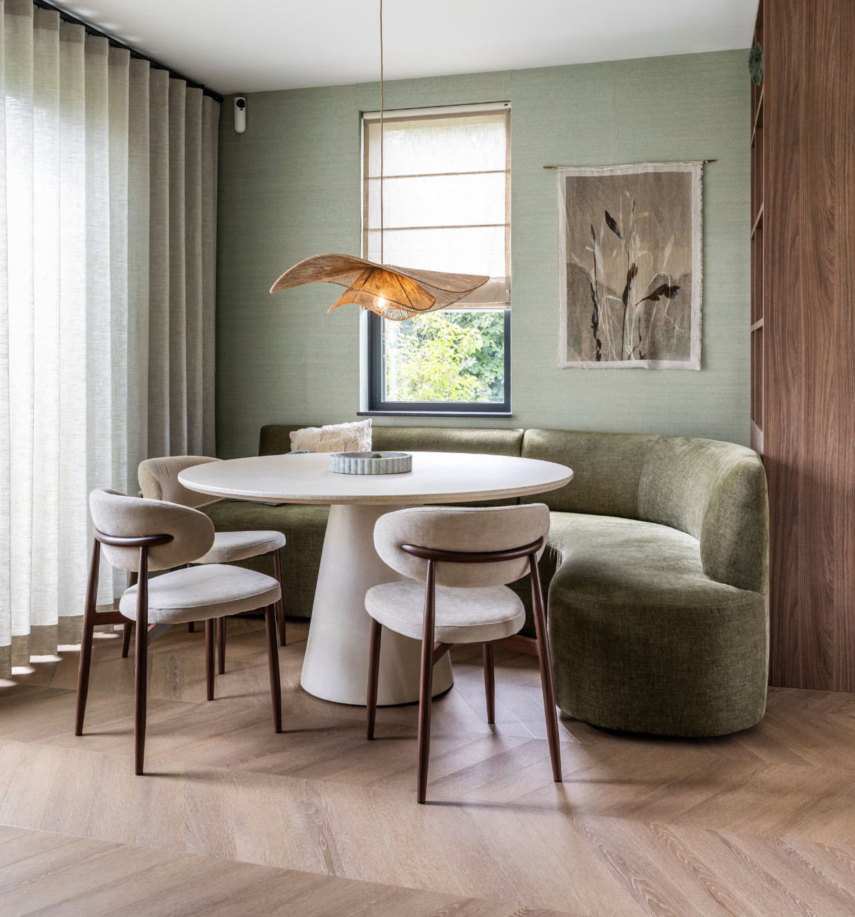 salle à manger maison de ville décoration contemporaine tons verts et naturels salle à manger maison de ville décoration contemporaine tons verts et naturels