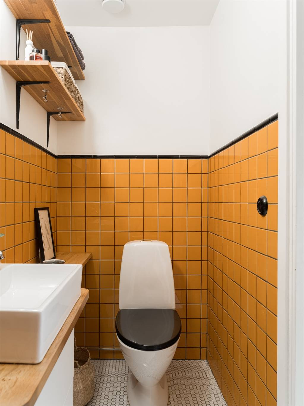 salle de bain carrelage jaune vif studio 34m2 salle de bain carrelage jaune vif studio 34m2