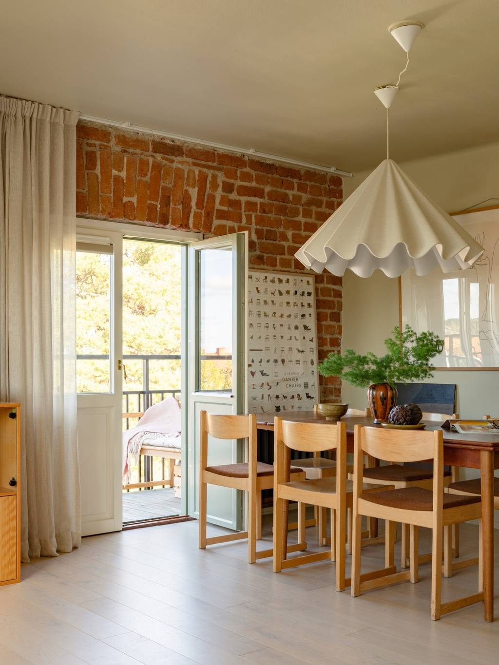 salon avec velux trois-pièces mansardé 68m2 décoration scandinave salon avec velux trois-pièces mansardé 68m2 décoration scandinave