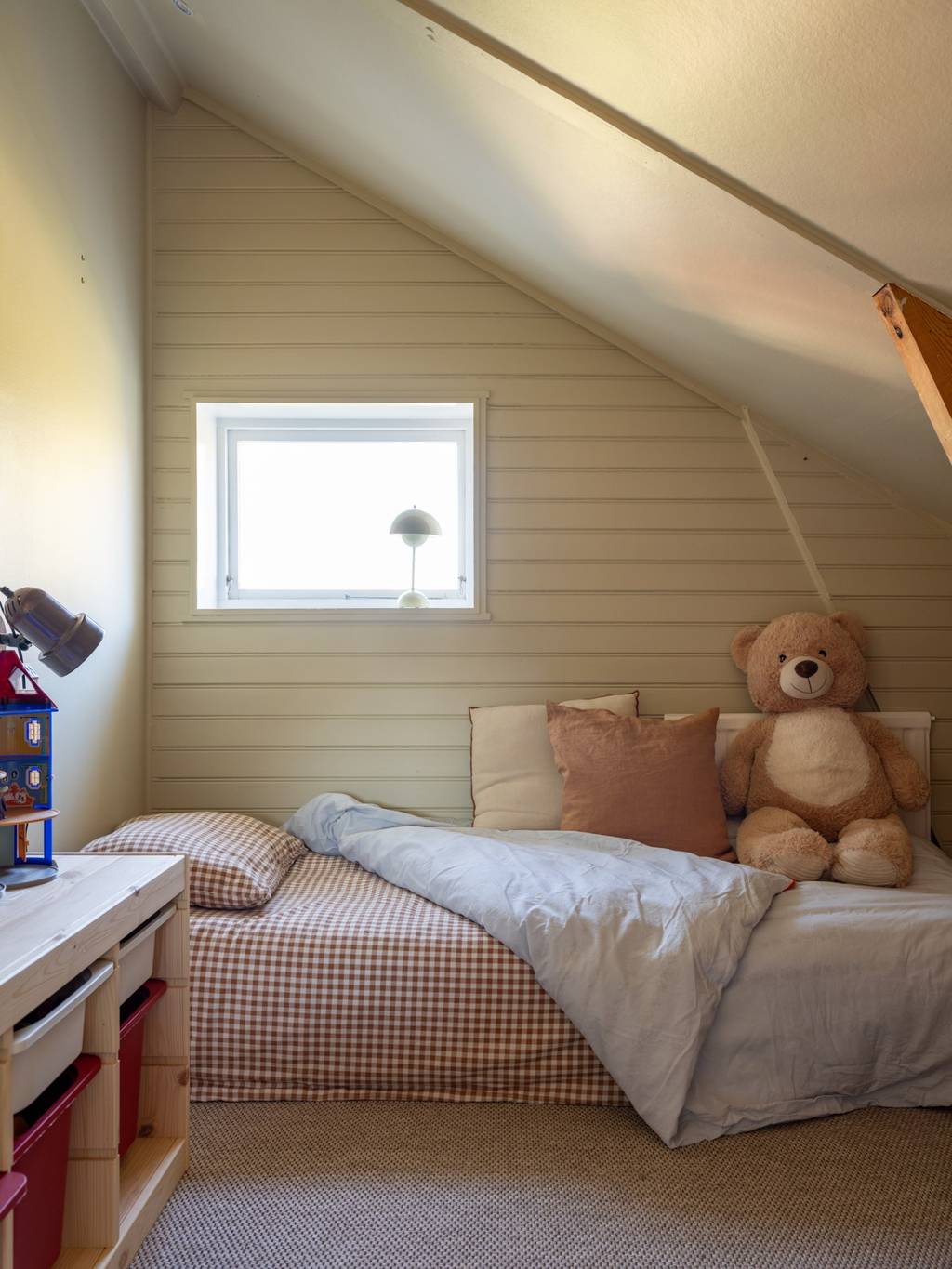 chambre enfant avec poutres trois-pièces mansardé 68m2 décoration scandinave chambre enfant avec poutres trois-pièces mansardé 68m2 décoration scandinave