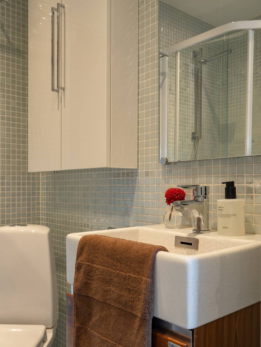 salle de bain carrelage bleu pâle brillant salle de bain carrelage bleu pâle brillant