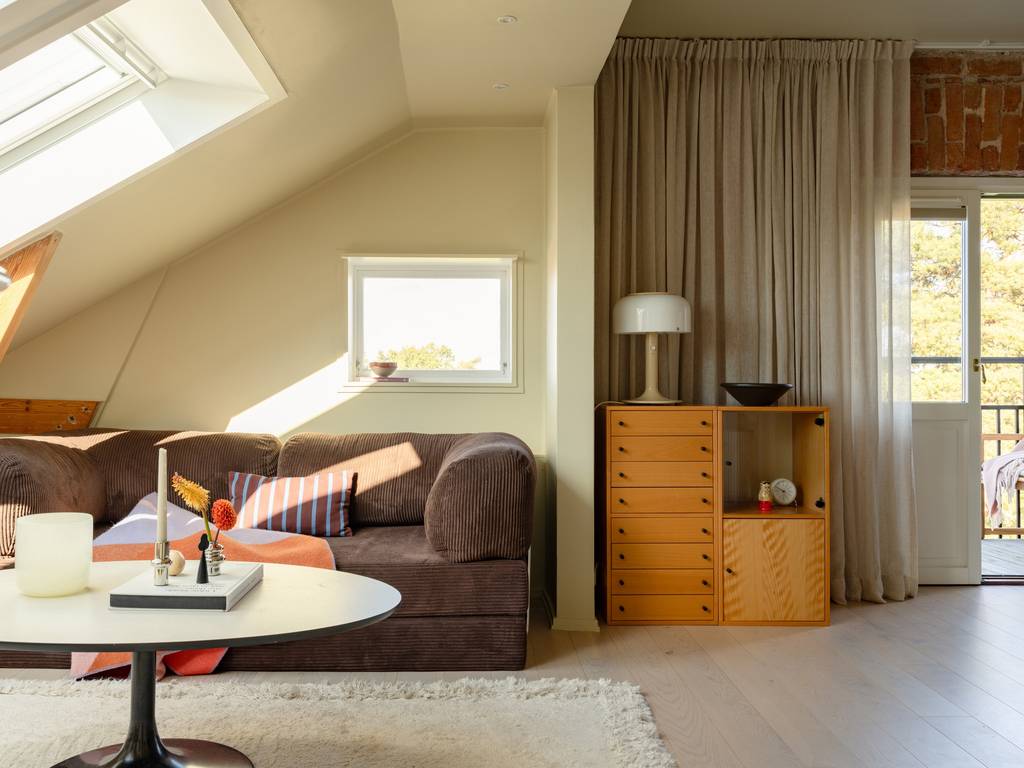 salon avec velux trois-pièces mansardé 68m2 décoration scandinave salon avec velux trois-pièces mansardé 68m2 décoration scandinave