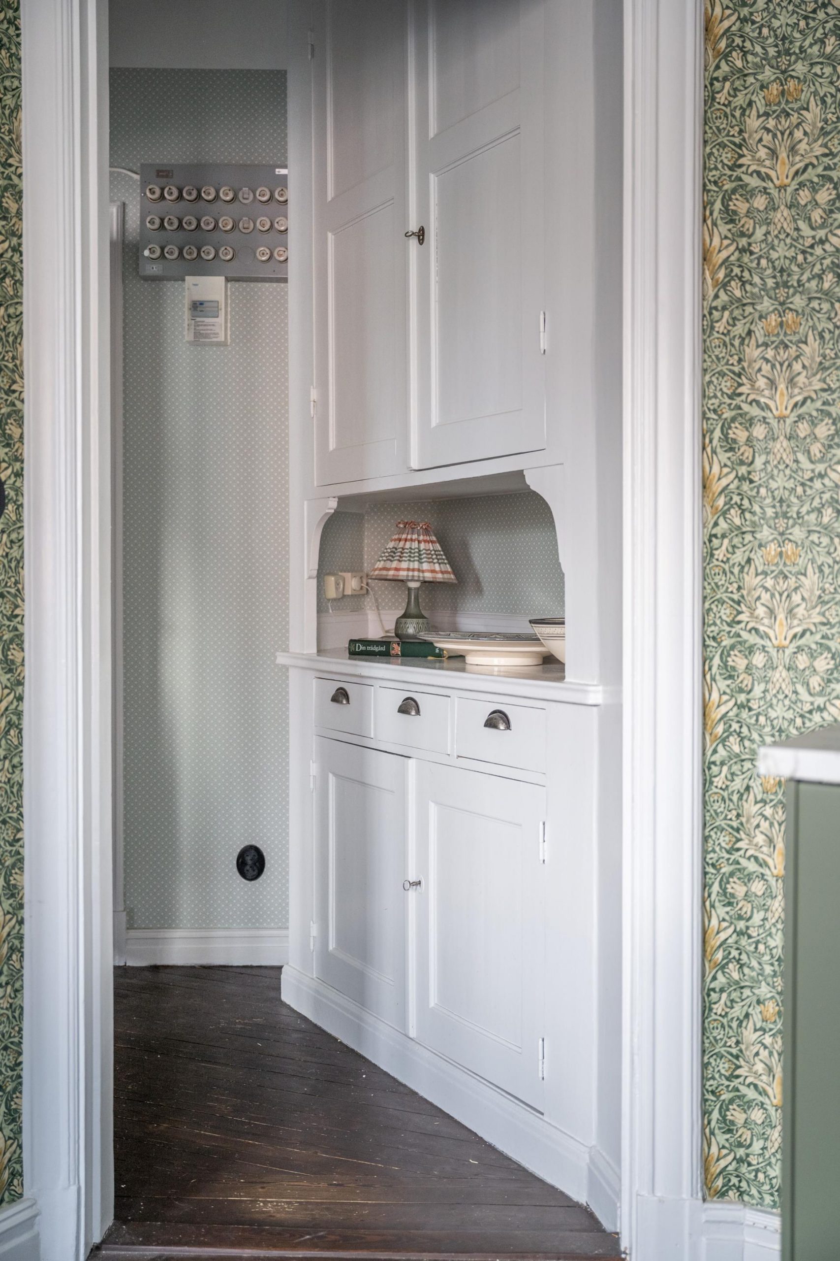 cuisine décoration scandinave verte avec papier-peint Snakeshead de William Morris