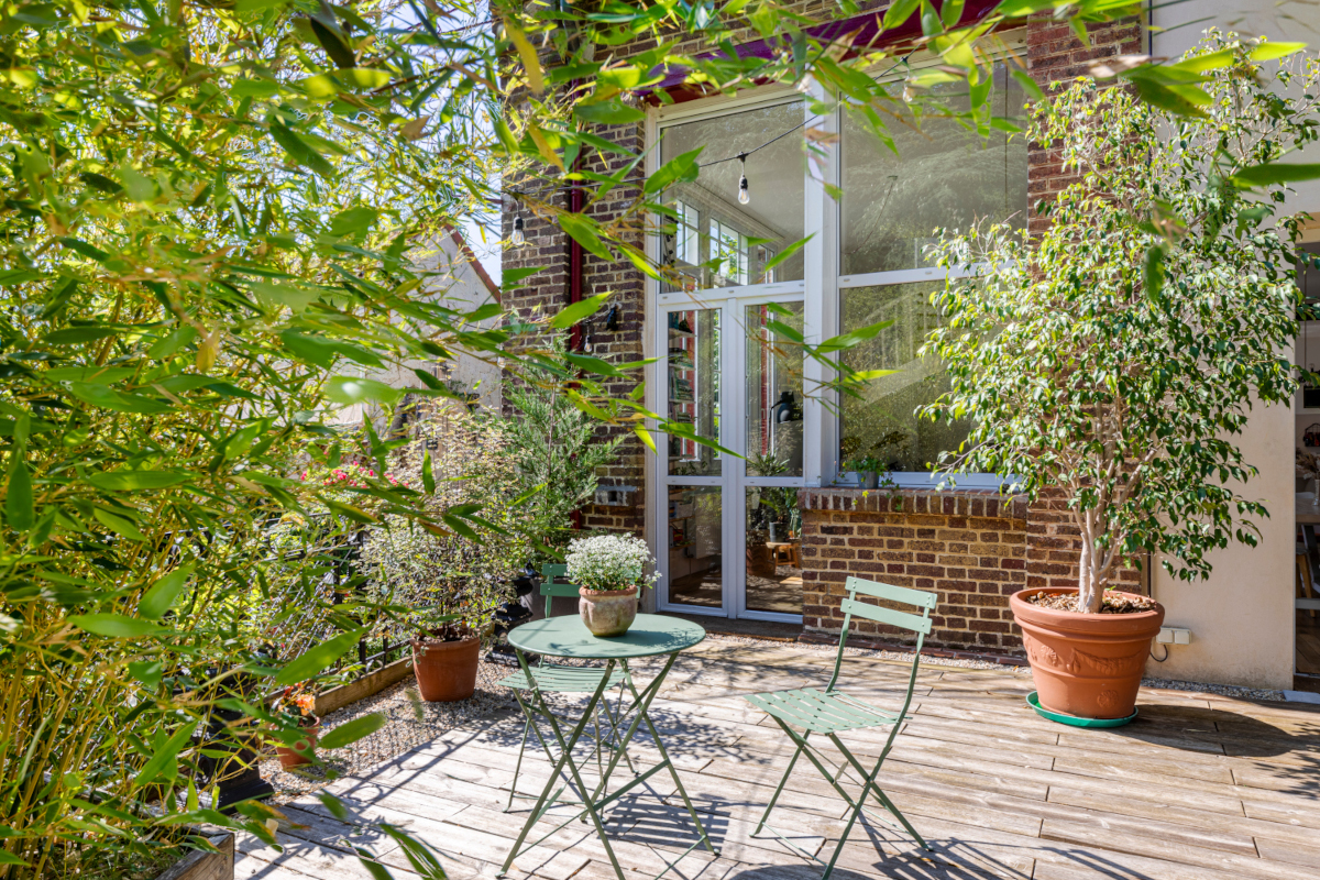 terrasse maison ancienne en briques rénovée près de Paris Photo : © Oksana Champetier terrasse maison ancienne en briques rénovée près de Paris Photo : © Oksana Champetier