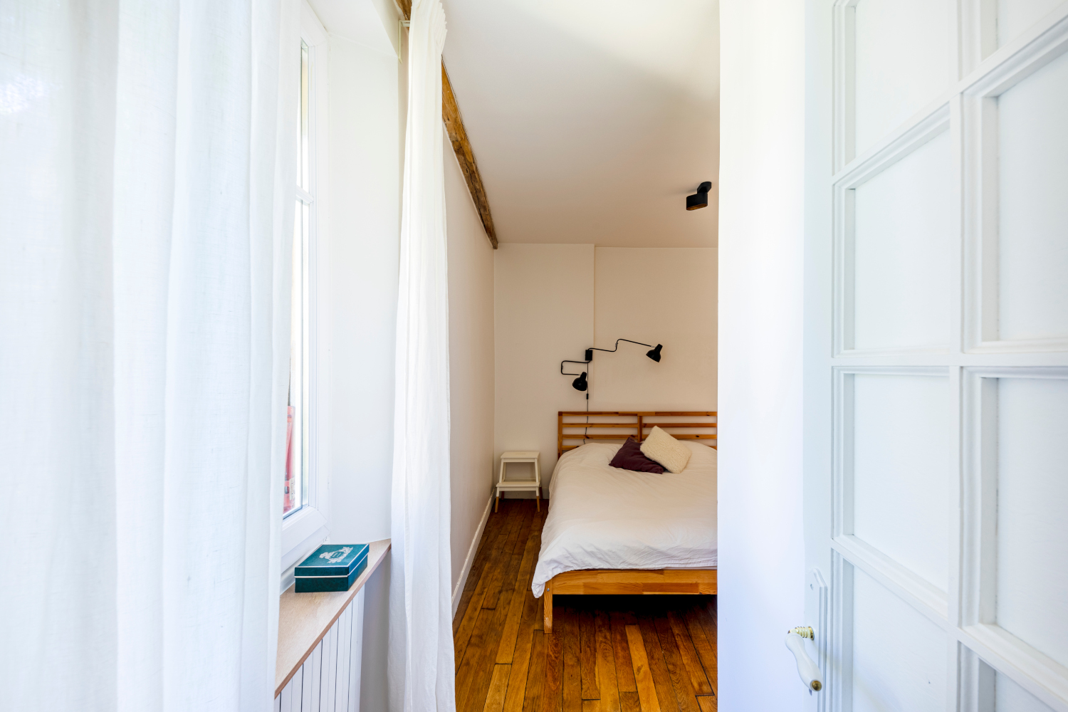 chambre décoration naturelle maison ancienne rénovée près de Paris Photo : © Oksana Champetier chambre décoration naturelle maison ancienne rénovée près de Paris Photo : © Oksana Champetier