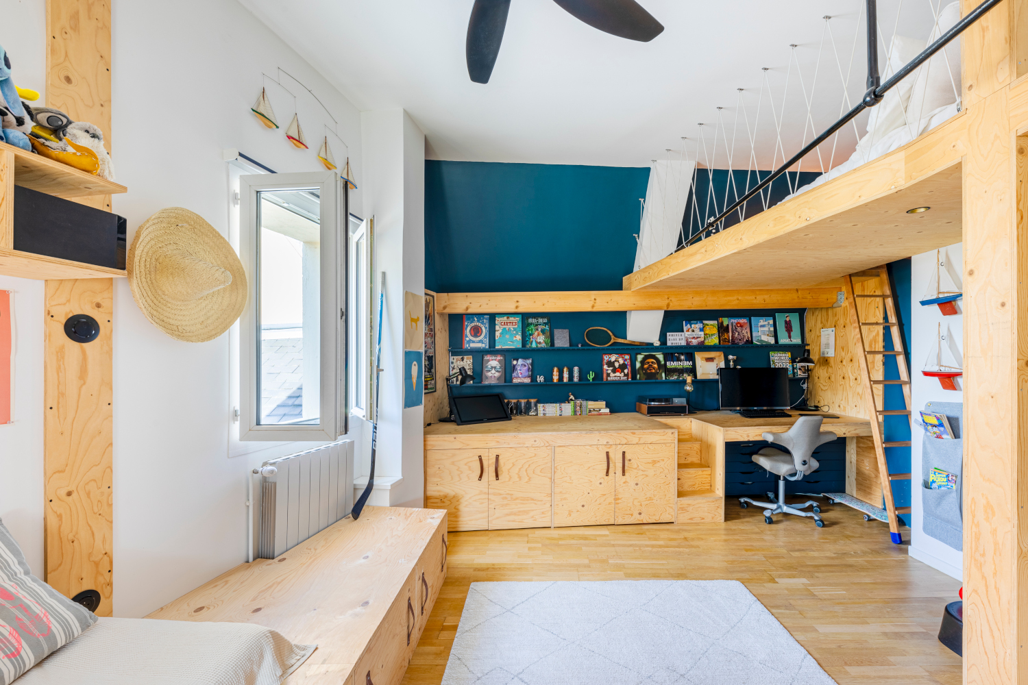 chambre avec bureau et mezzanine Photo : © Oksana Champetier chambre avec bureau et mezzanine Photo : © Oksana Champetier