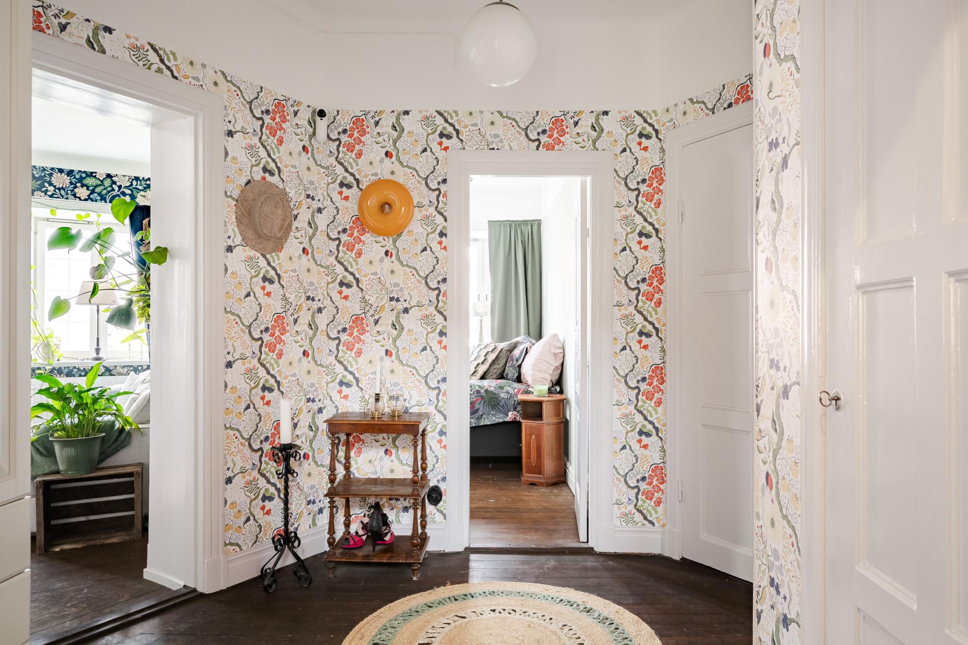 entrée décoration scandinave avec papier-peint Ann de Midbec