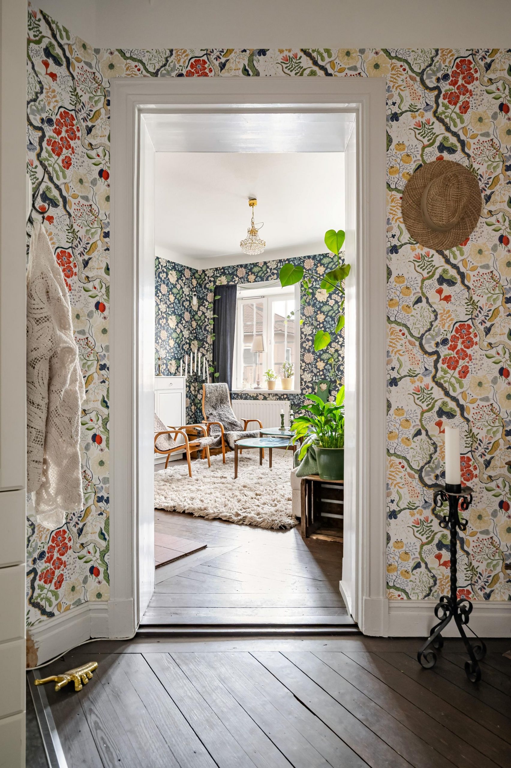 entrée décoration scandinave avec papier-peint Ann de Midbec