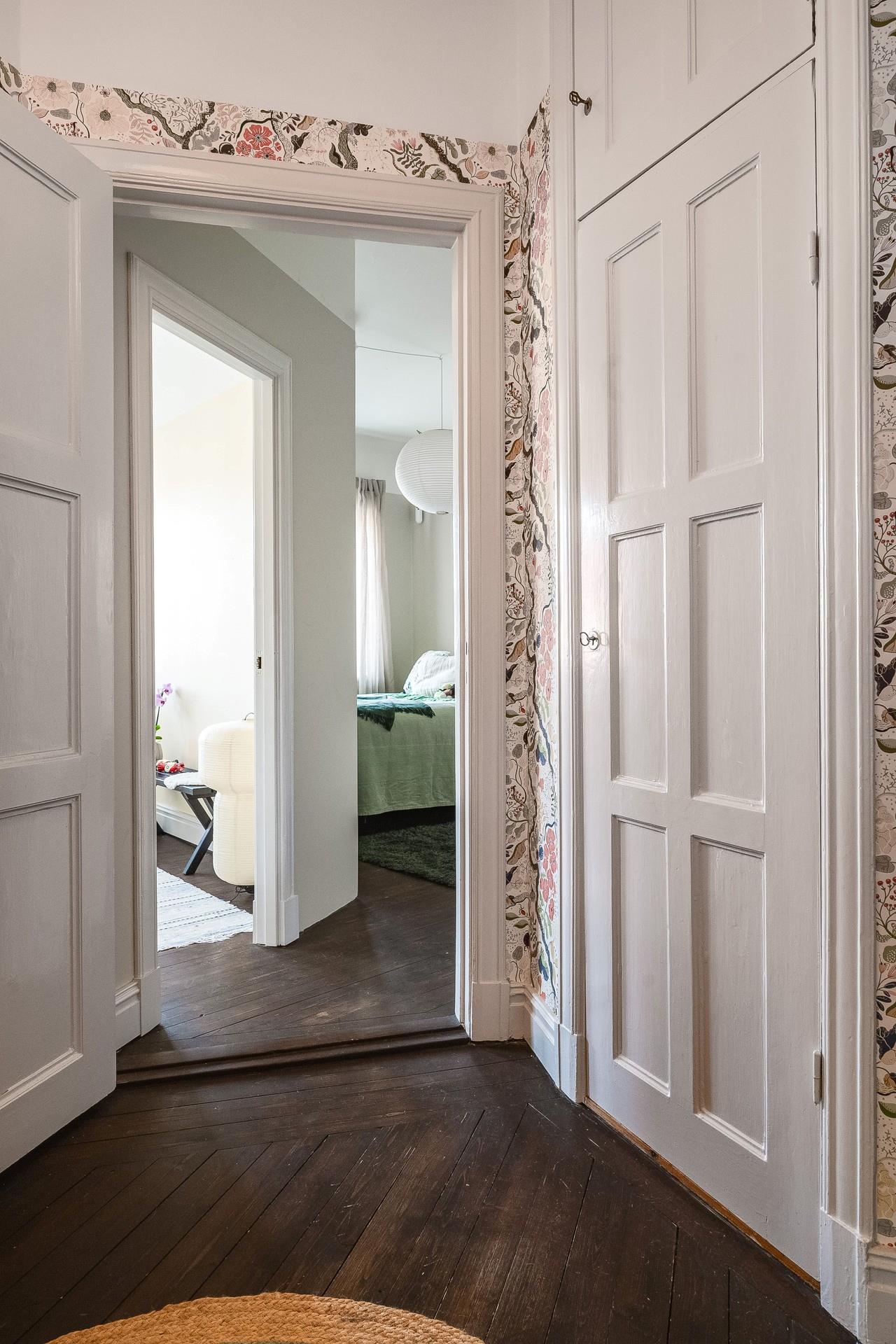 entrée décoration scandinave avec papier-peint Ann de Midbec