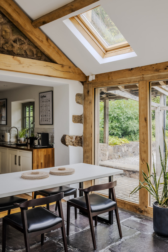 cuisine et salle à manger dans extension maison galloise rénovée