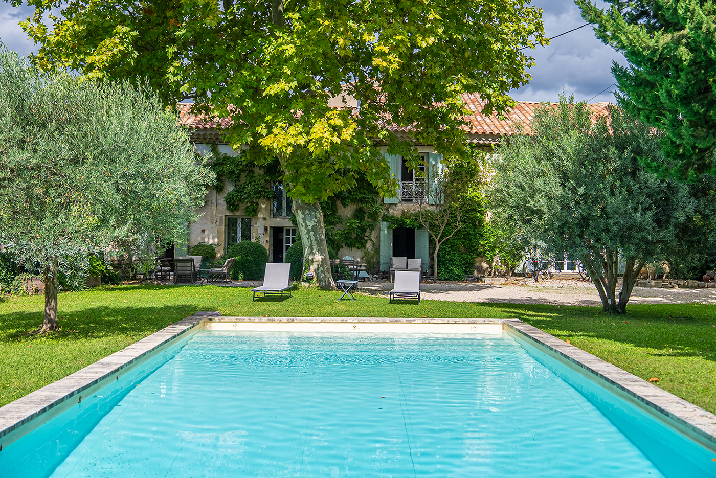 mas du 19e siècle restauré avec piscine près St Rémi de Provence