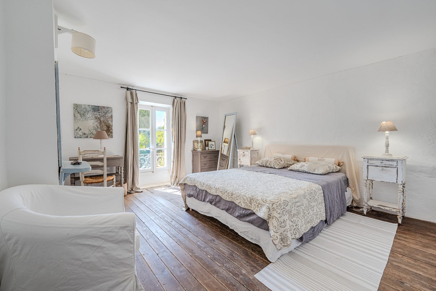 chambre mansardée mas du 19e siècle restauré avec piscine près St Rémi de Provence
