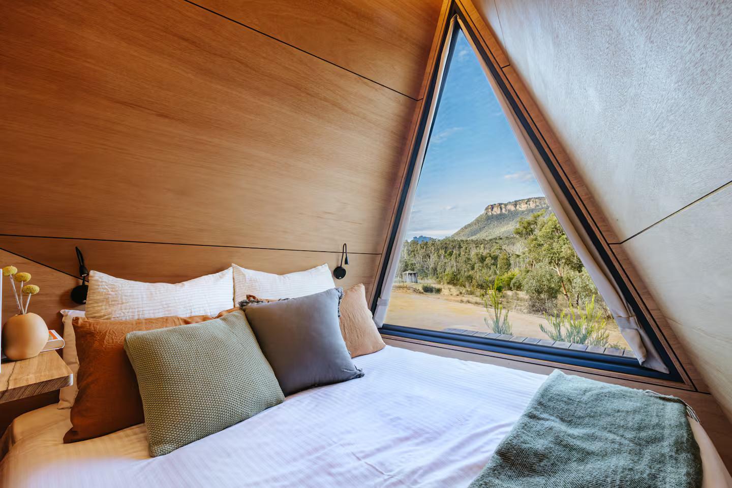chambre avec fenêtre triangulaire chambre avec fenêtre triangulaire