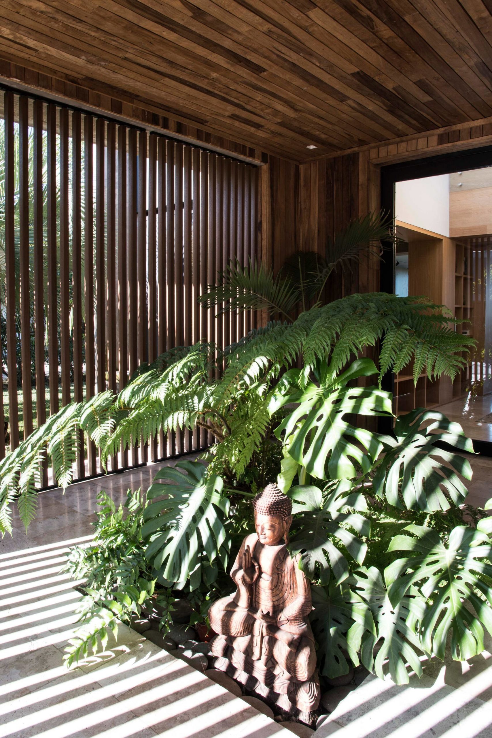 maison contemporaine avec façade bois et piscine maison contemporaine avec façade bois et piscine