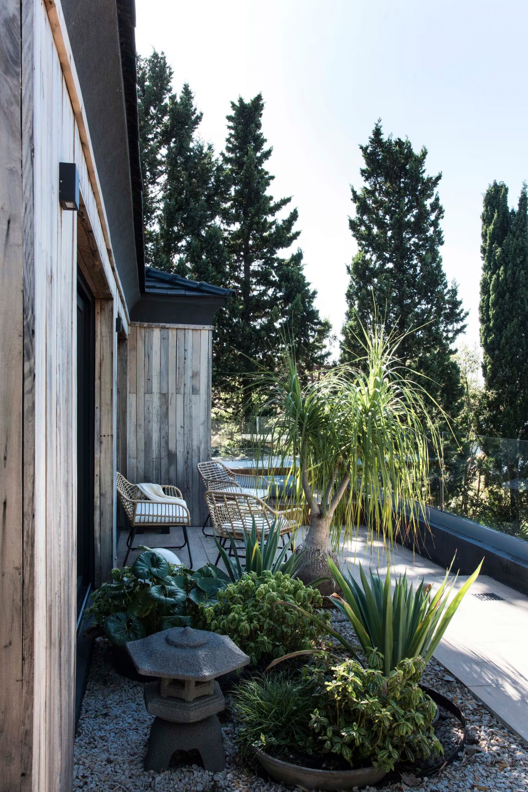 maison contemporaine avec façade bois et piscine maison contemporaine avec façade bois et piscine