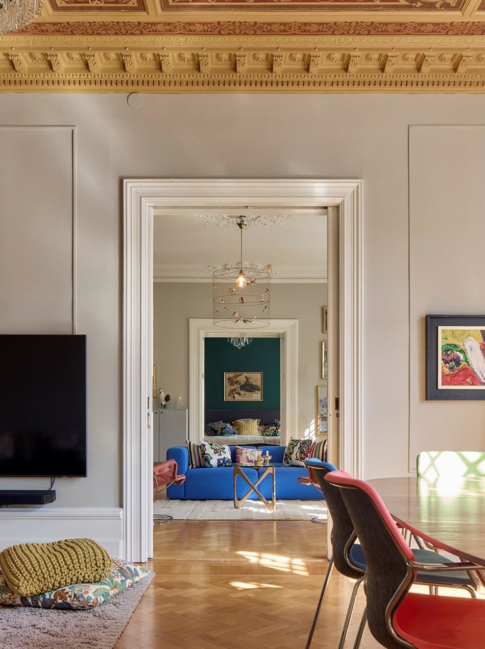 salle à manger et salon sol parquet à chevrons moulures décoration design scandinave salle à manger et salon sol parquet à chevrons moulures décoration design scandinave