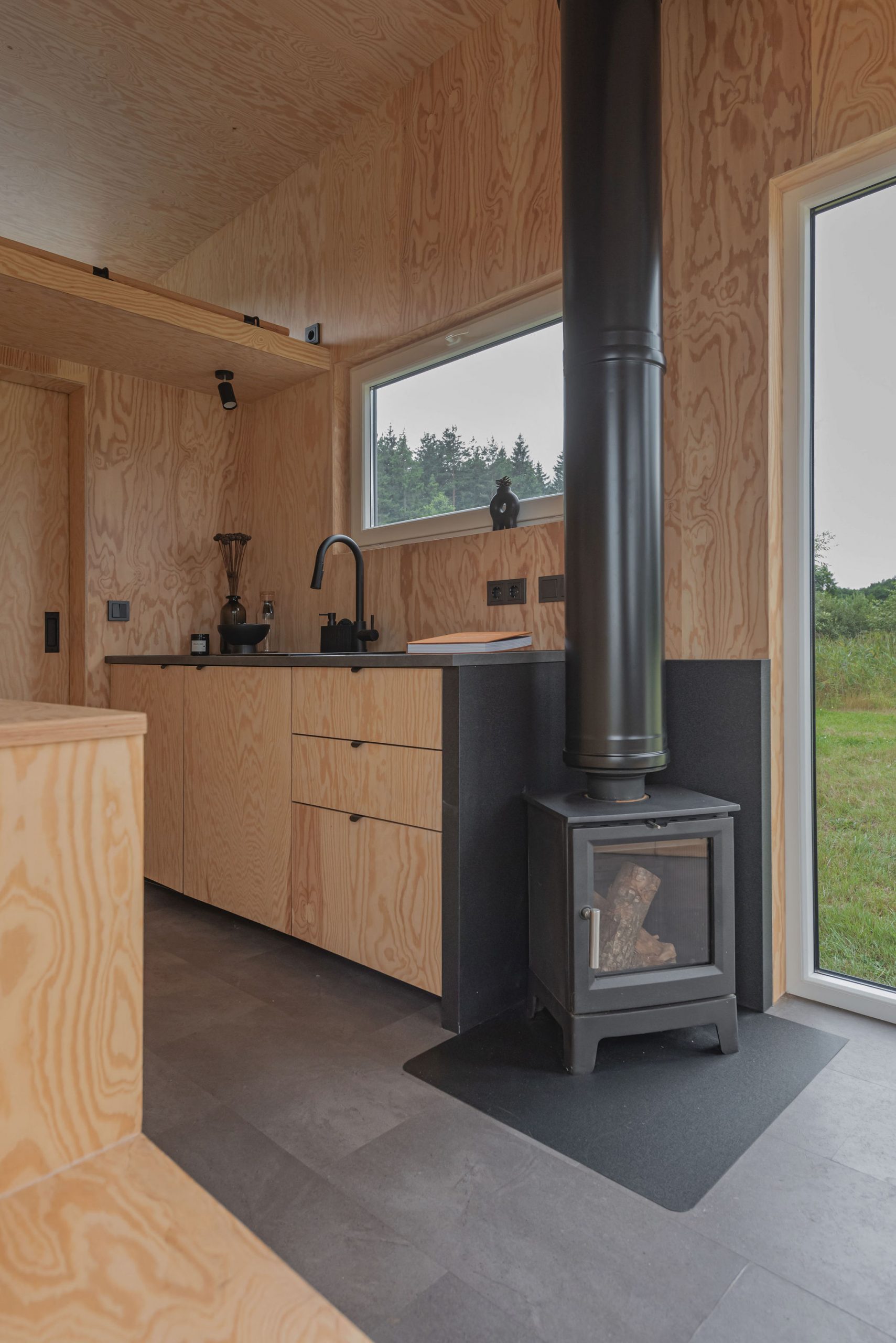intérieur zone cuisine tiny house européenne de 22m2 intérieur zone cuisine tiny house européenne de 22m2