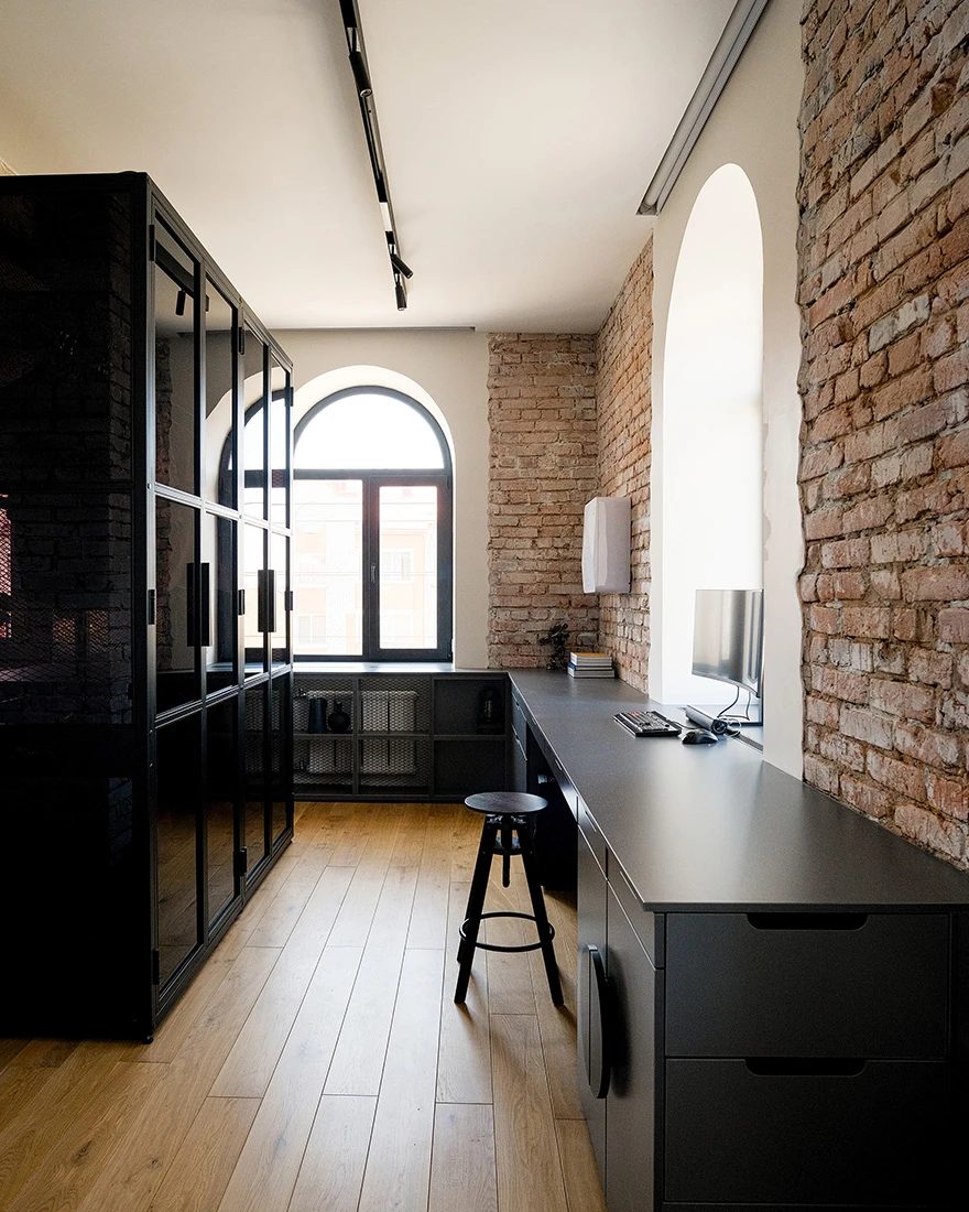 bureau appartement 68m2 aux espaces ouverts style loft fenêtres cintrées murs briques bureau appartement 68m2 aux espaces ouverts style loft fenêtres cintrées murs briques