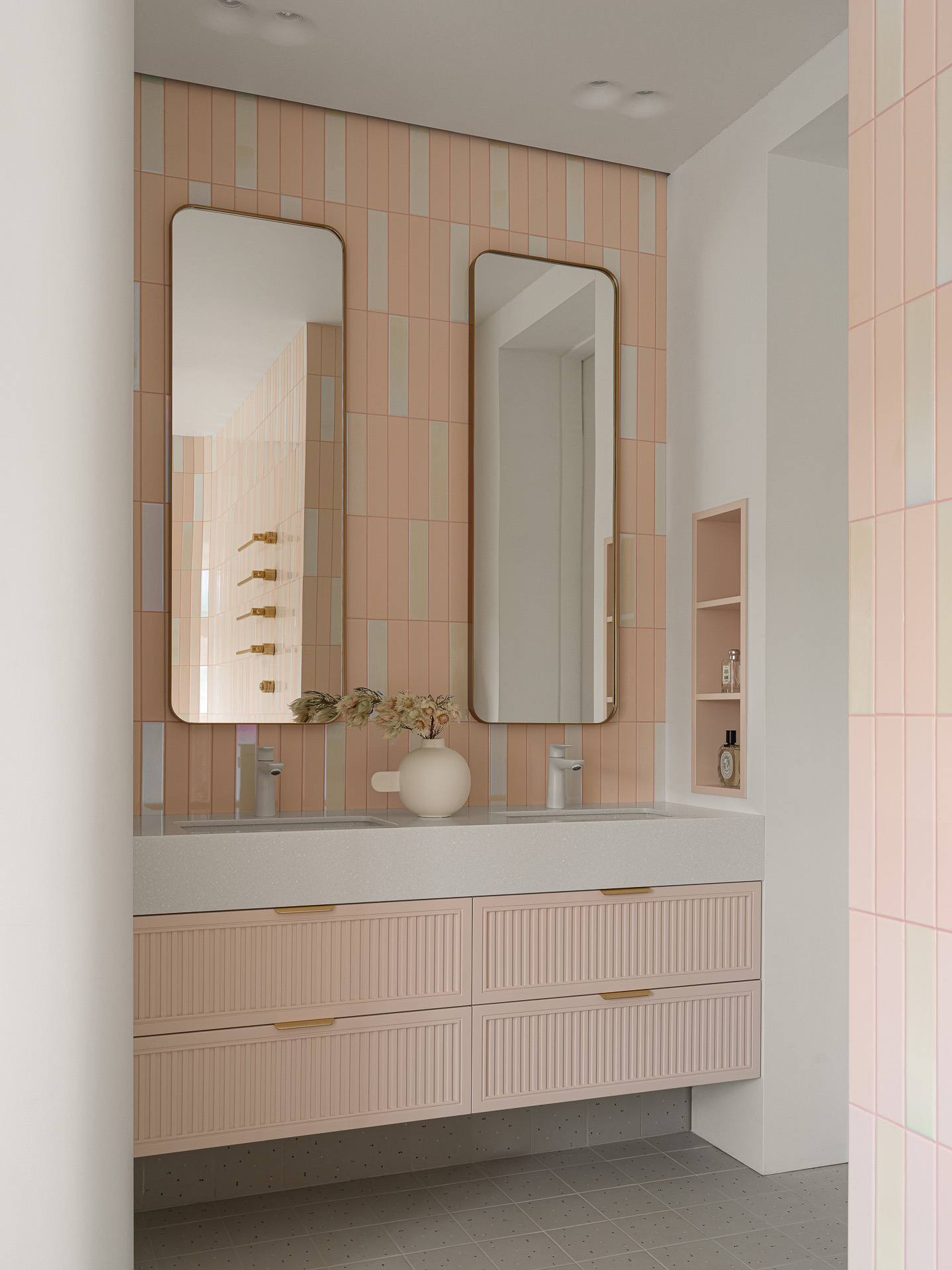 salle de bain contemporaine carrelage rose pâle salle de bain contemporaine carrelage rose pâle