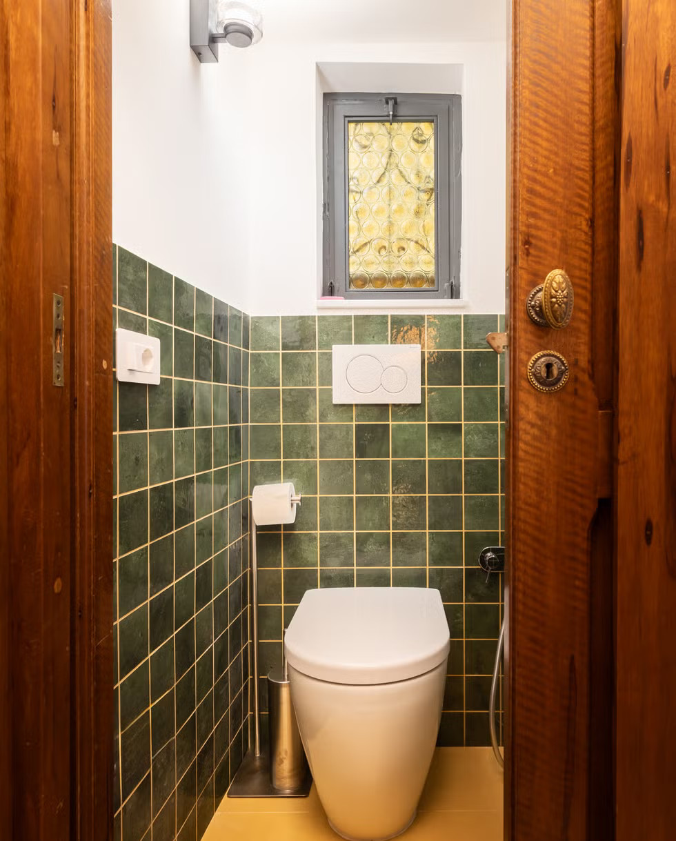 toilettes appartement 50m2 ancien à Rome rénové par architecte toilettes appartement 50m2 ancien à Rome rénové par architecte