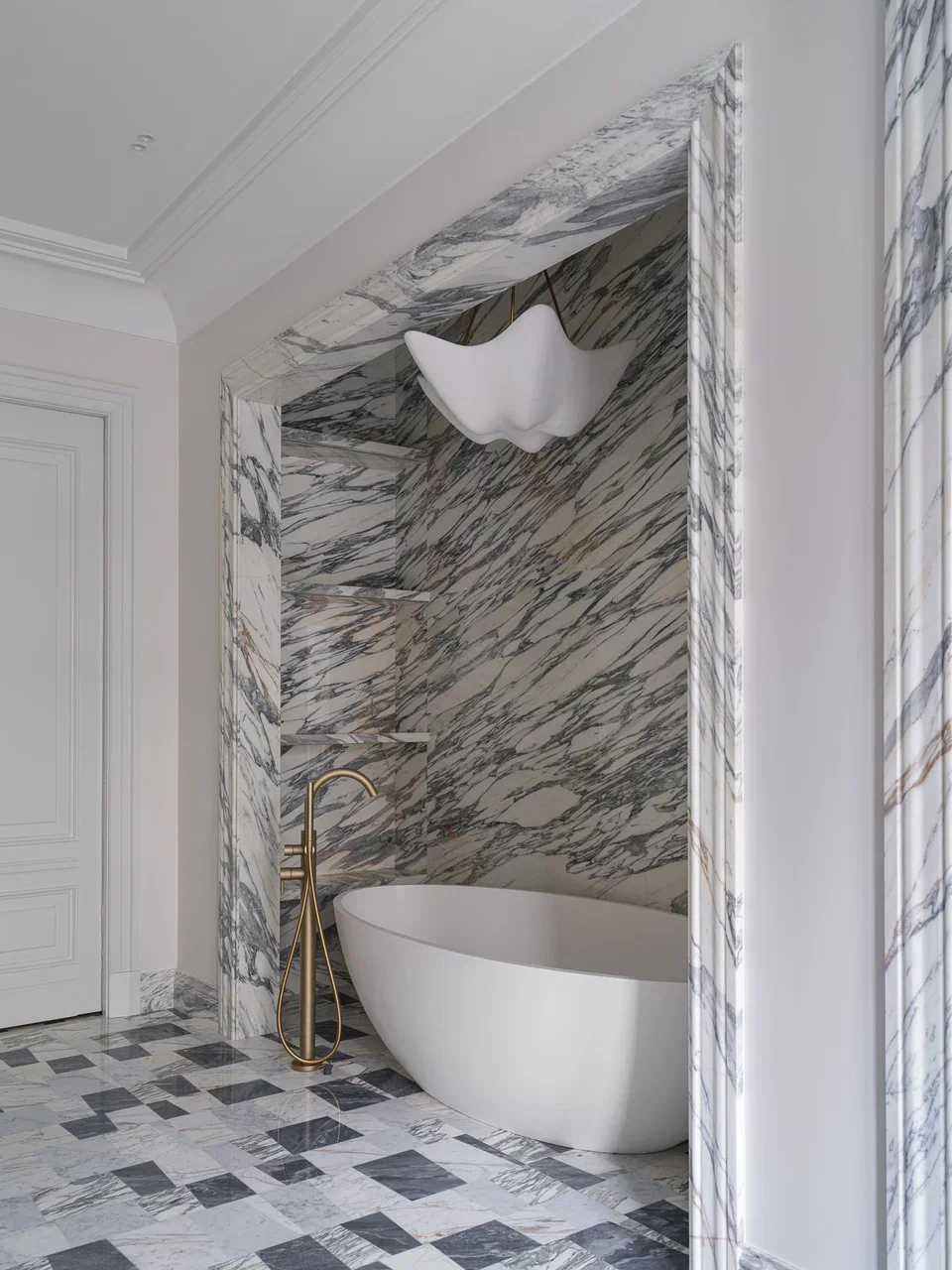 salle de bain marbre et miroir décoration moderne chic salle de bain marbre et miroir décoration moderne chic