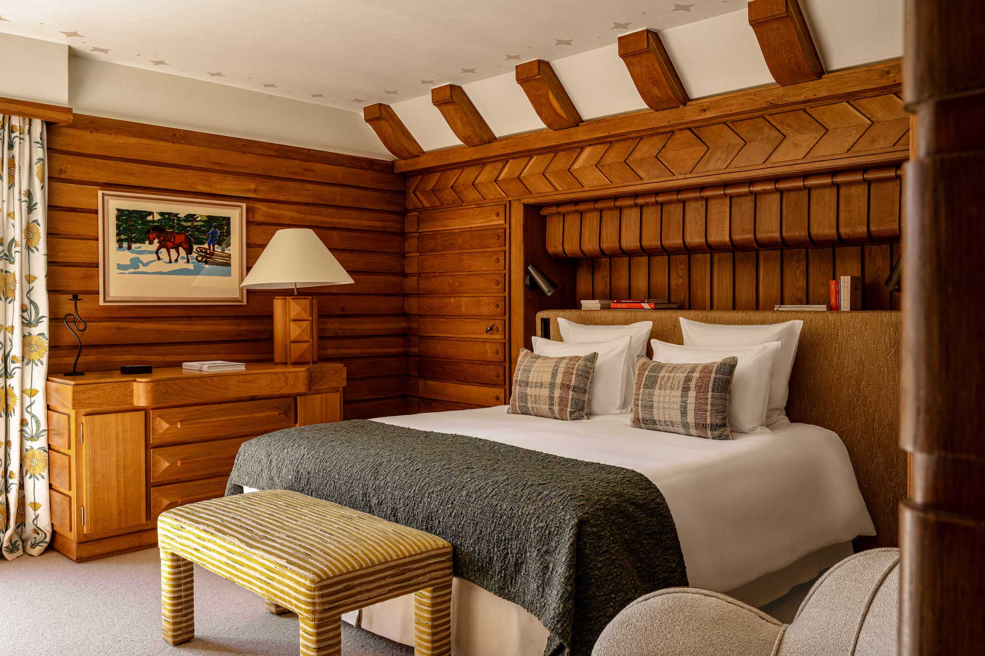 chambre murs bois chalet Mégève Le Sarto Iconic House chambre murs bois chalet Mégève Le Sarto Iconic House