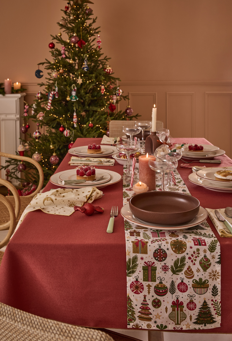 salle à manger Mondial Tissus Noël rouge et verte salle à manger Mondial Tissus Noël rouge et verte