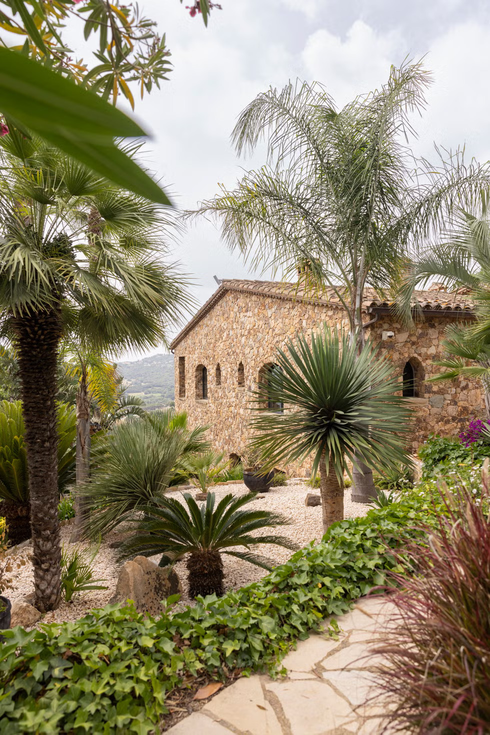 maison en pierres Espagne décoration contemporaine