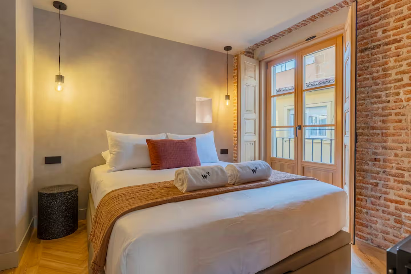 chambre semi-ouverte sur salon
