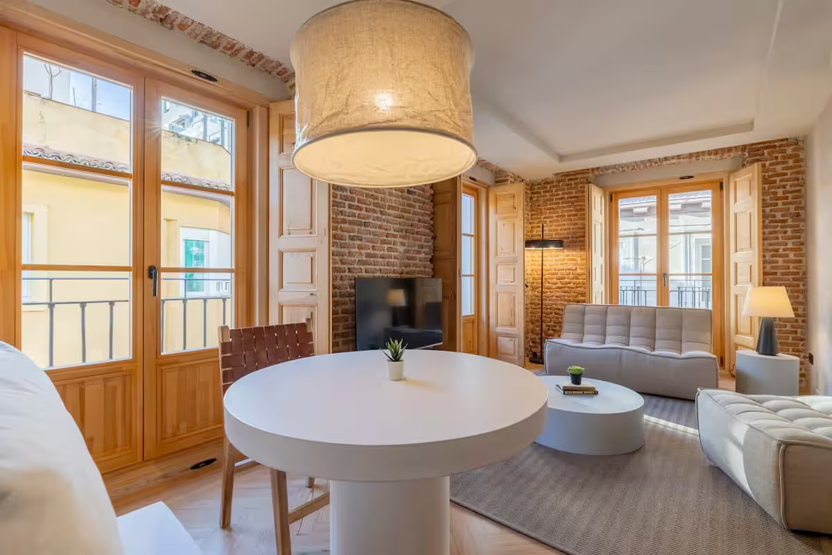 salon studio optimisé en deux-pièces