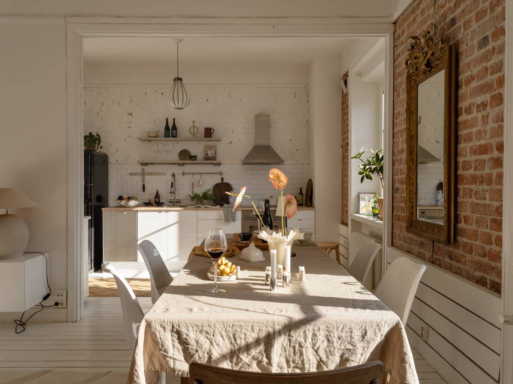 salle à manger et cuisine semi ouverte deux-pièces 55m2 décoration scandinave beige salle à manger et cuisine semi ouverte deux-pièces 55m2 décoration scandinave beige