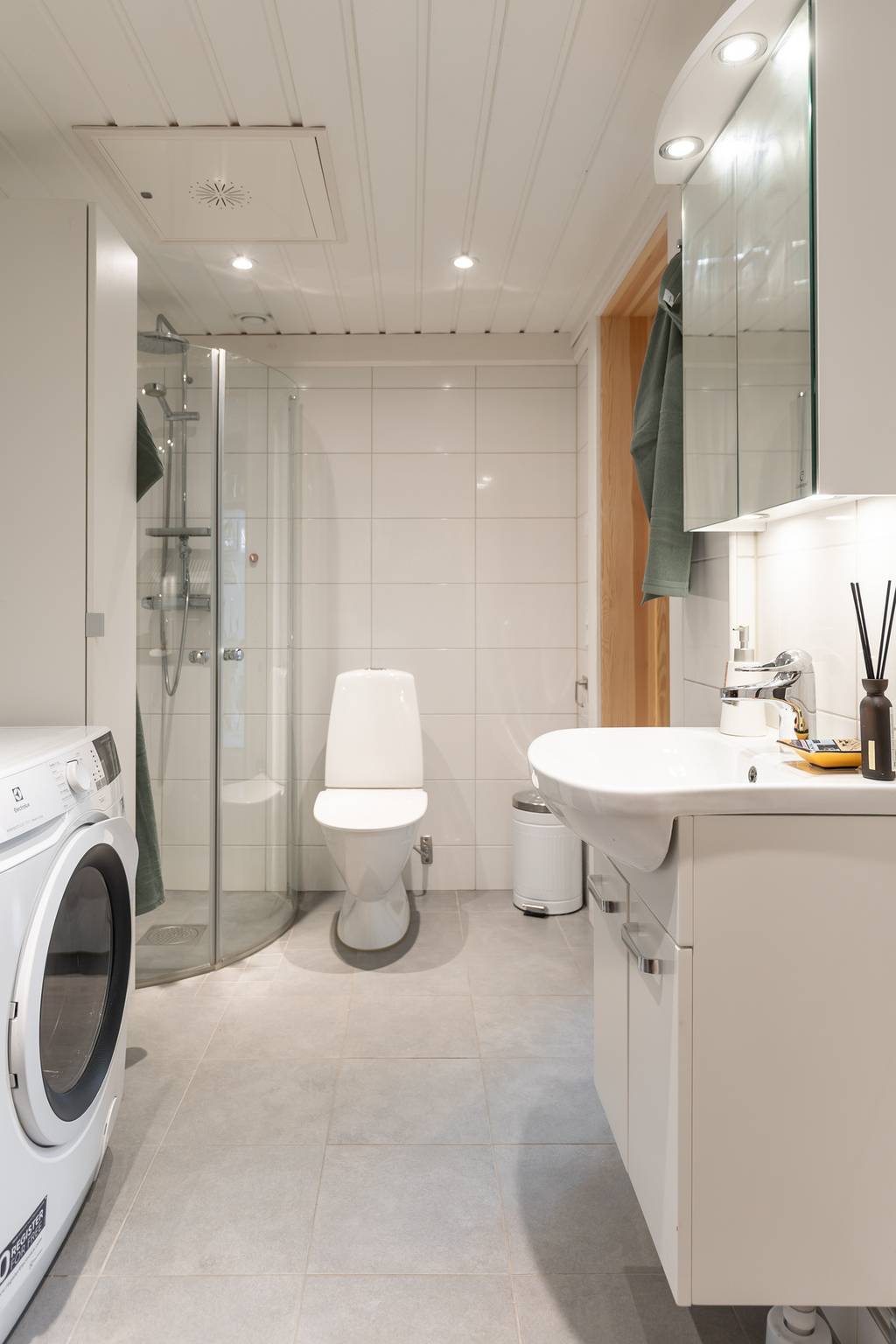 salle de bain blanche