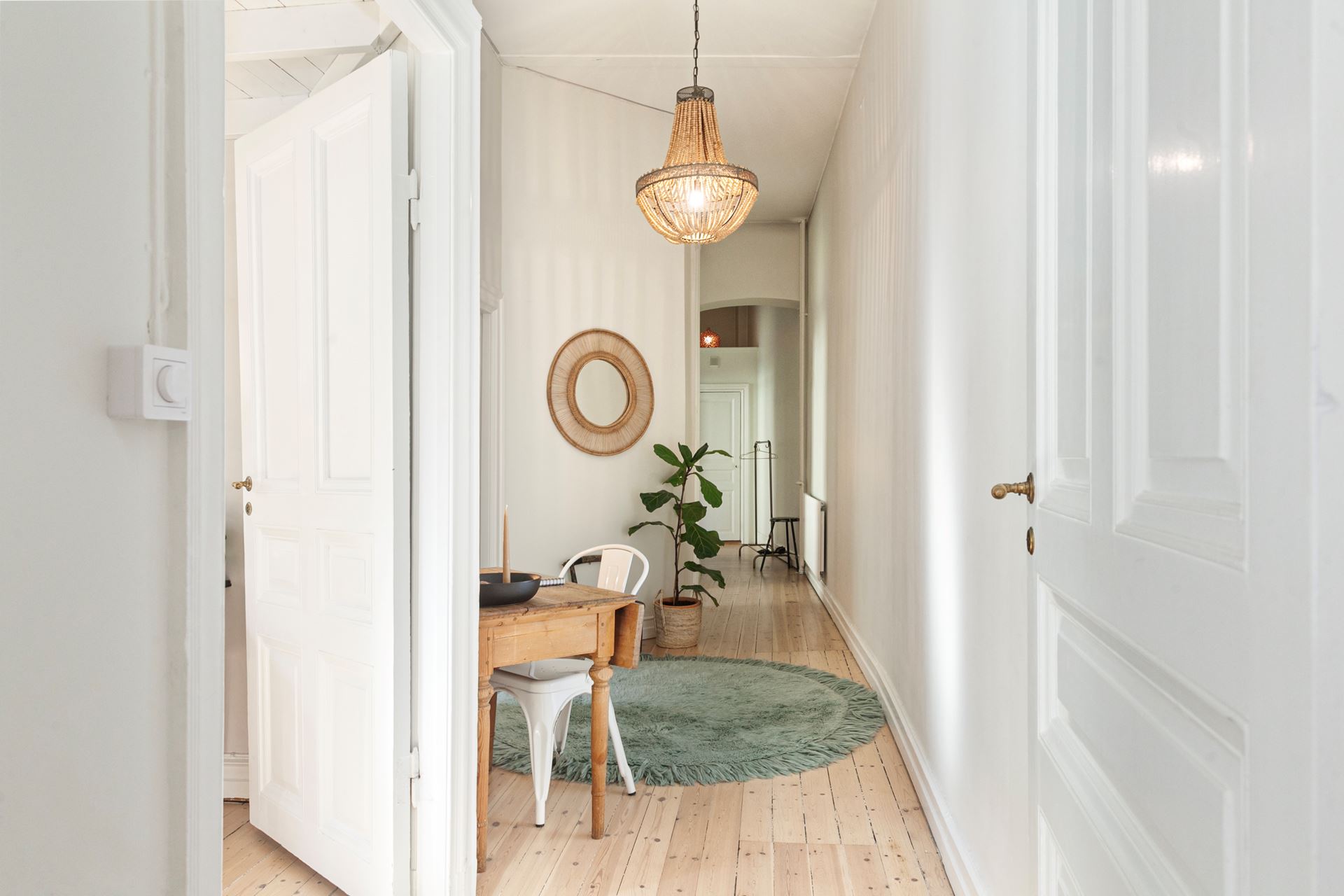 entrée avec bureau décoration scandinave