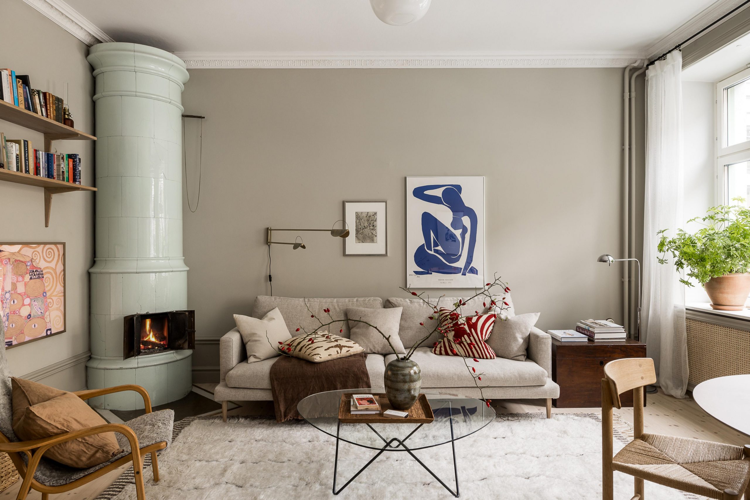 salon avec poêle ancien appartement rénové décoration scandinave salon avec poêle ancien appartement rénové décoration scandinave