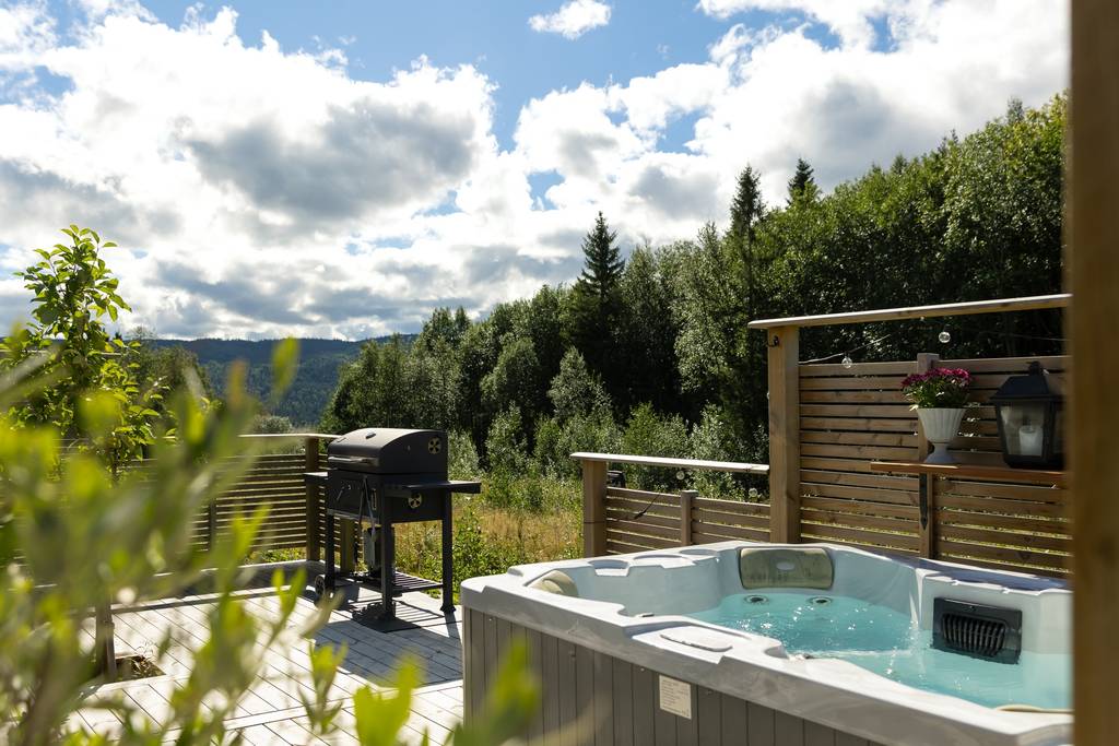 jacuzzi sur terrasse maison