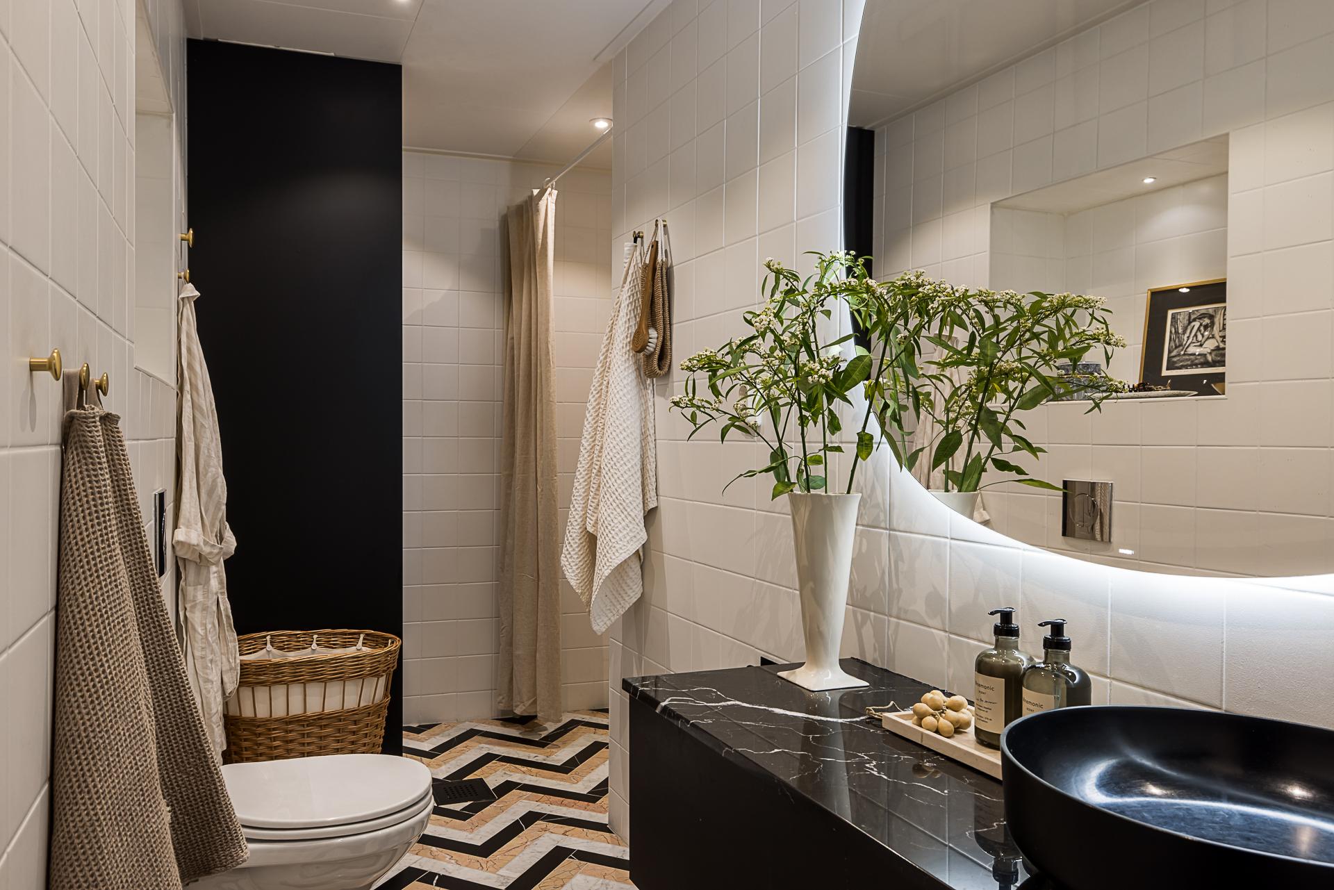 salle de bain appartement rénové décoration contemporaine marbre salle de bain appartement rénové décoration contemporaine marbre