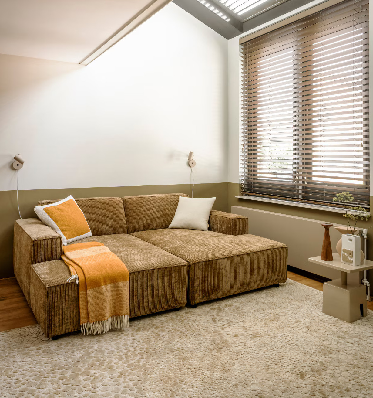 salon décoration contemporaine canapé velours ocre salon décoration contemporaine canapé velours ocre