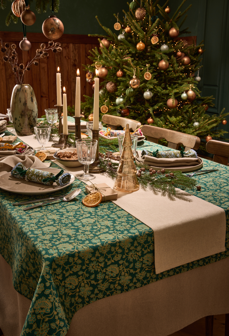 salle à manger nappe verte sapin en verre ambré salle à manger nappe verte sapin en verre ambré
