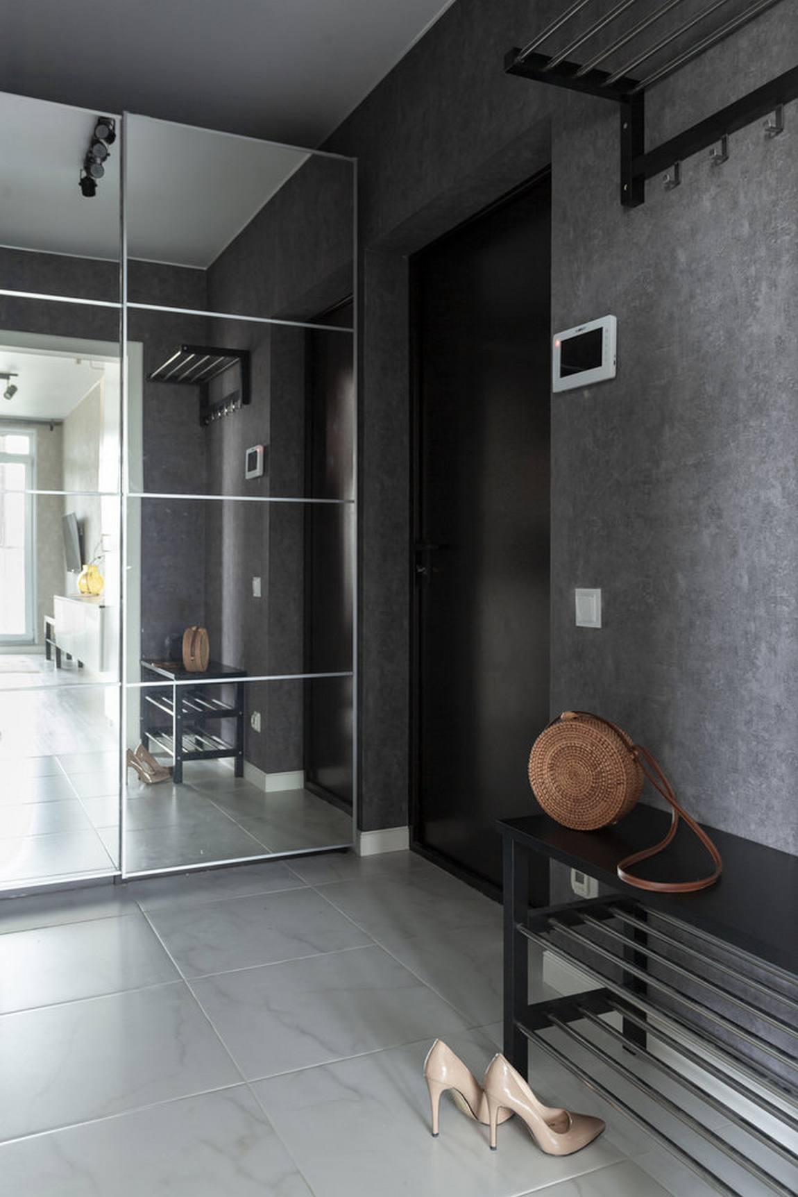 entrée avec armoire PAX IKEA portes miroirs coulissantes studio 29m2 entrée avec armoire PAX IKEA portes miroirs coulissantes studio 29m2