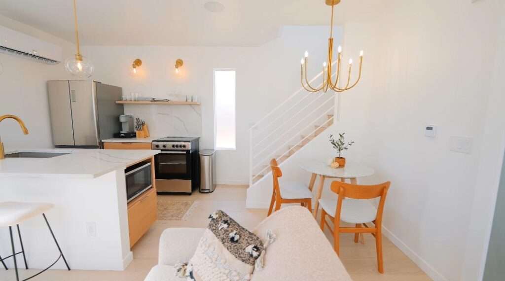 salon et petite maison contenair Amazon 45m2